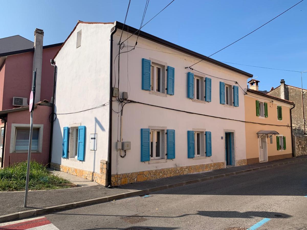 Center House With Apartments Umago Esterno foto