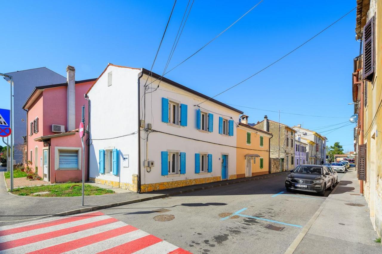 Center House With Apartments Umago Esterno foto